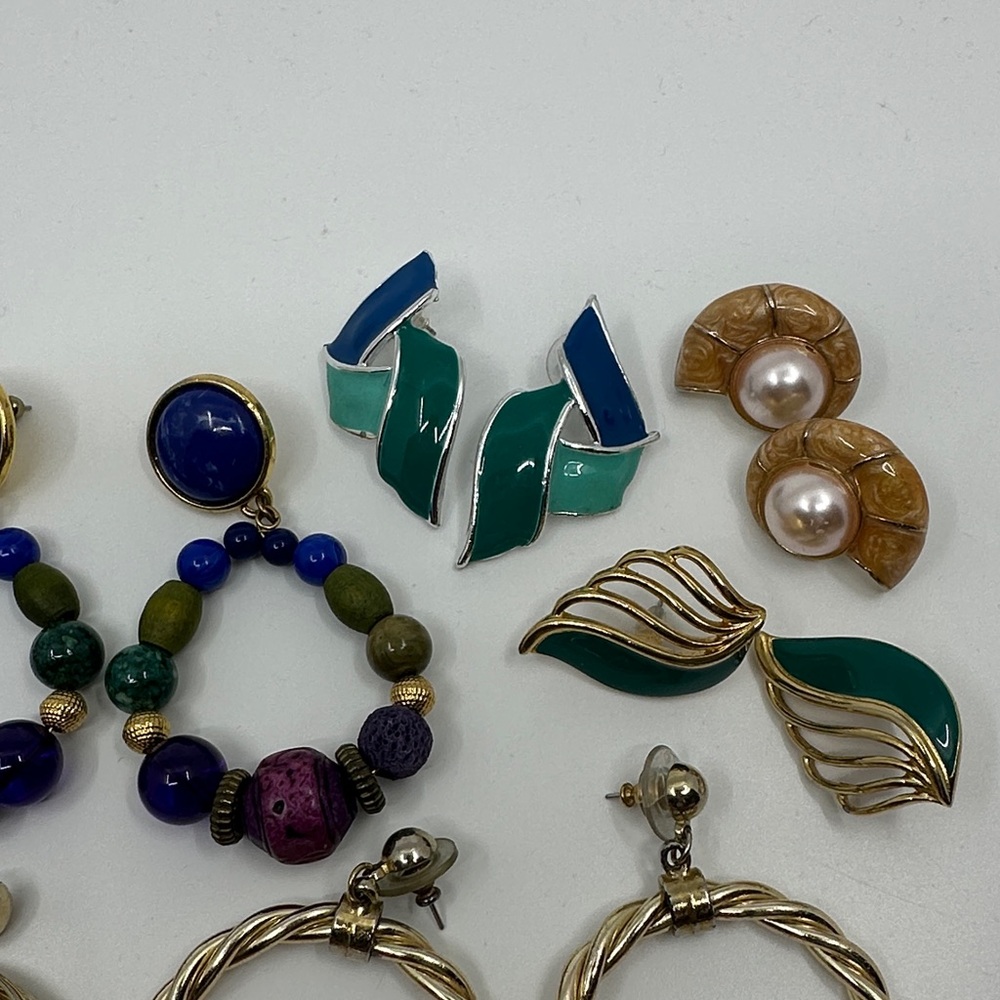 Lots Of Fabulous Vintage Earrings - Picture 5 of 9